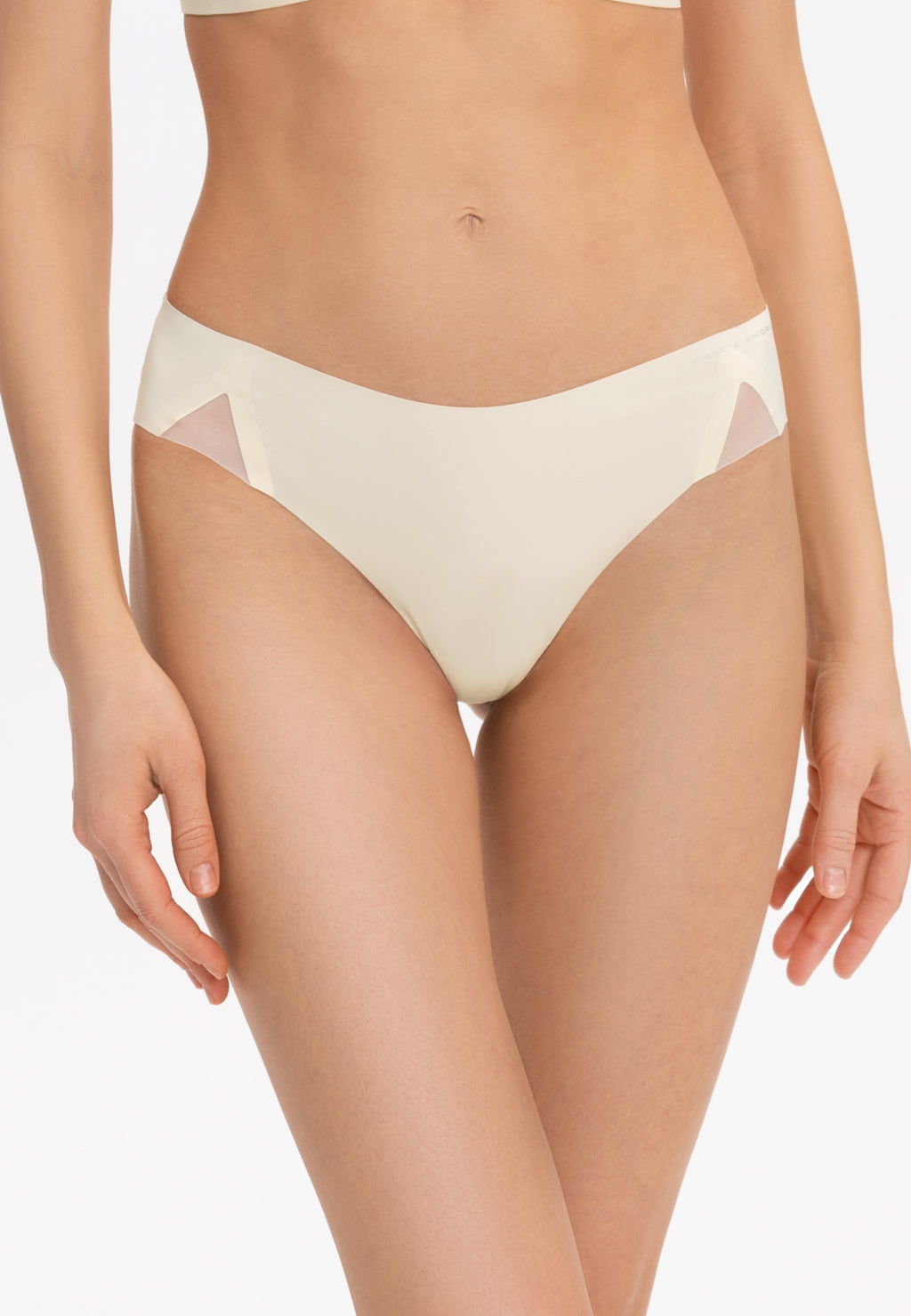 Besiūlės braziliškos kelnaitės TENDER SKIN