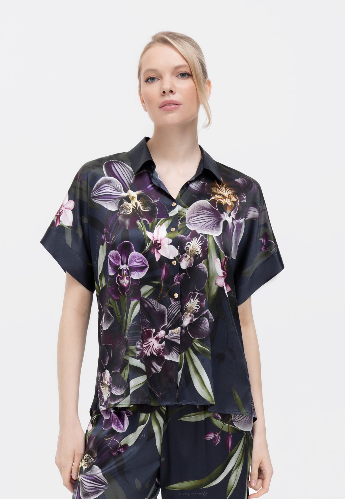 Šilko pižamos palaidinė su sagomis ORCHID BLACK
