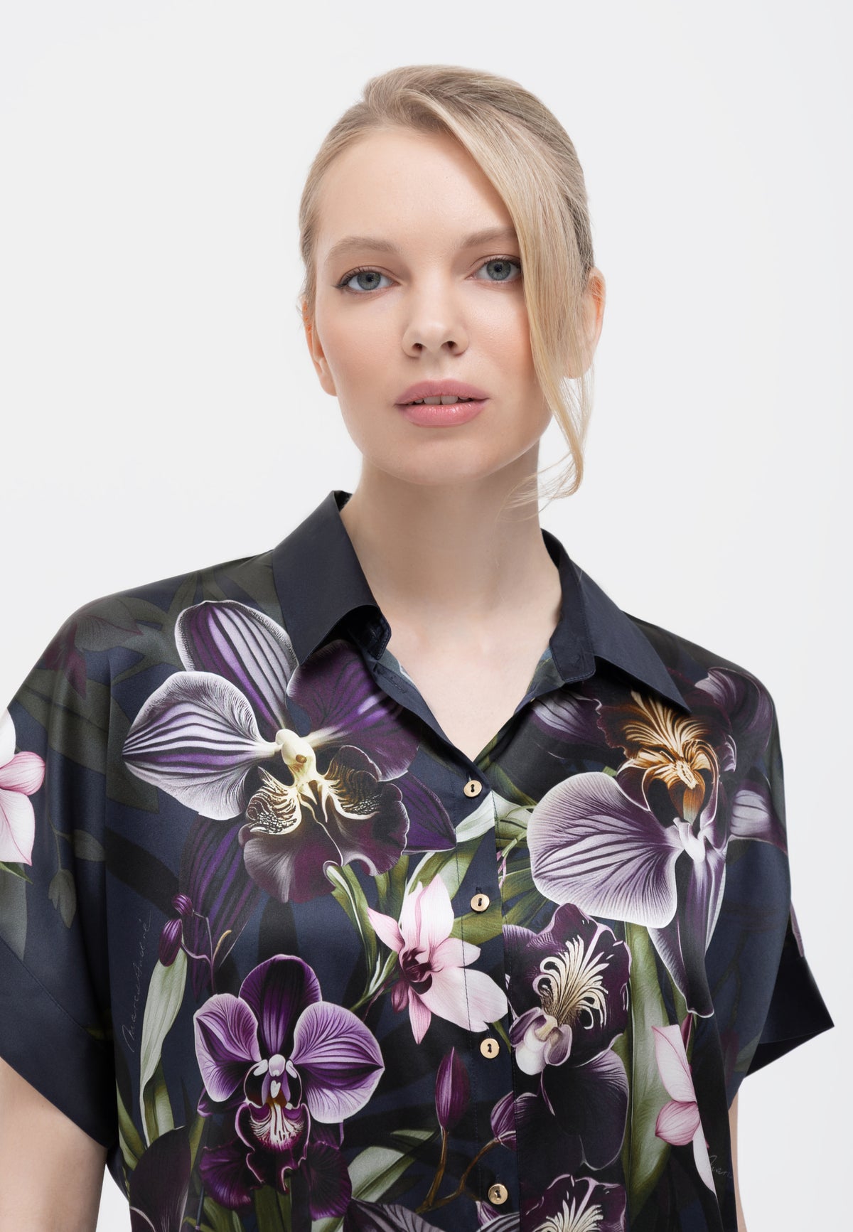 Šilko pižamos palaidinė su sagomis ORCHID BLACK