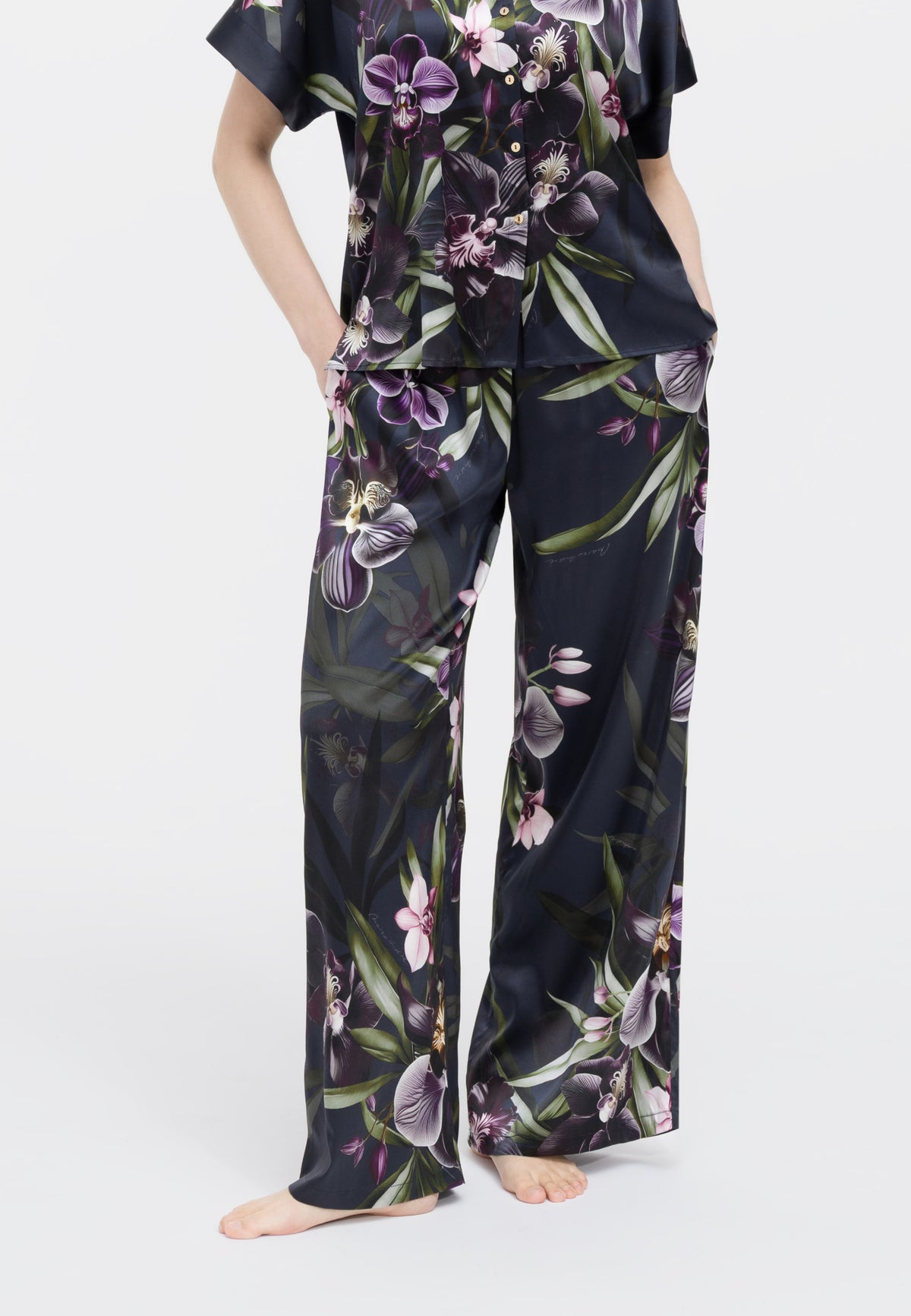 Tiesaus kirpimo šilkinės kelnės ORCHID BLACK