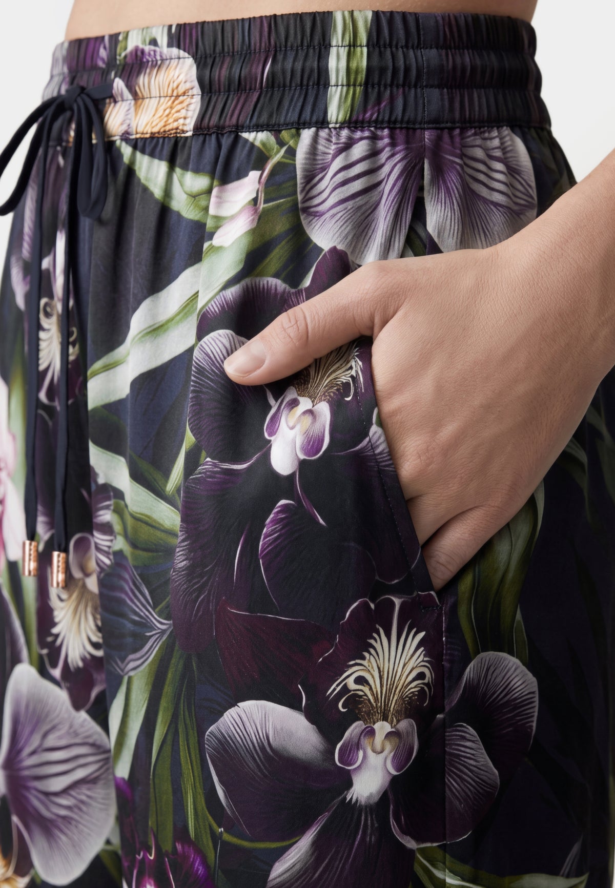 Tiesaus kirpimo šilkinės kelnės ORCHID BLACK