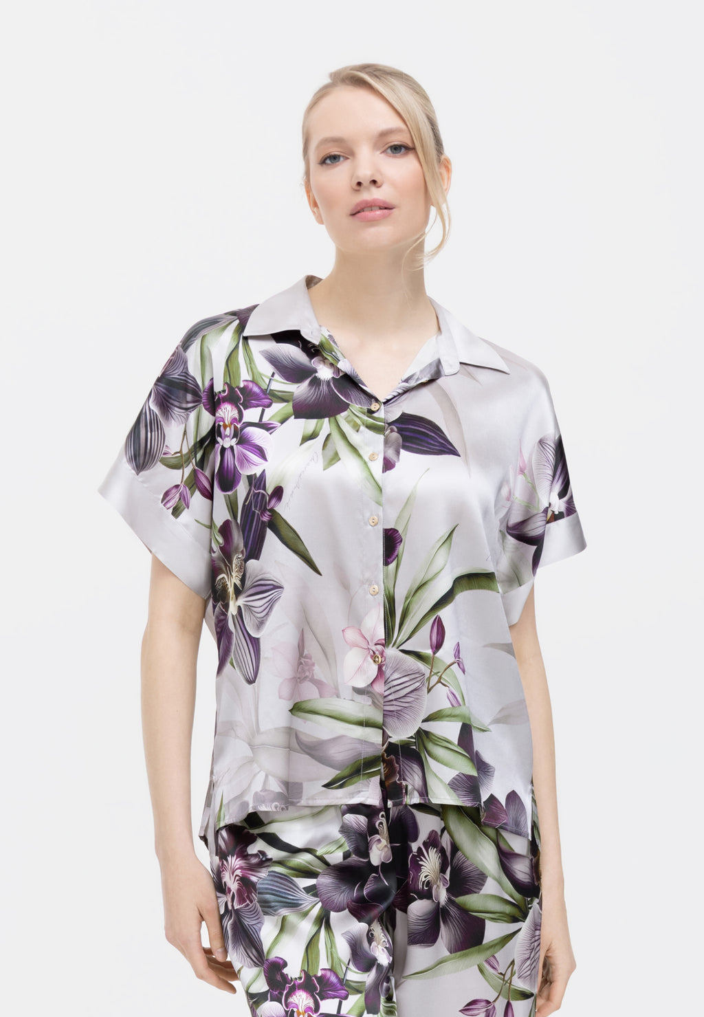 Šilko pižamos palaidinė su sagomis ORCHID WHITE