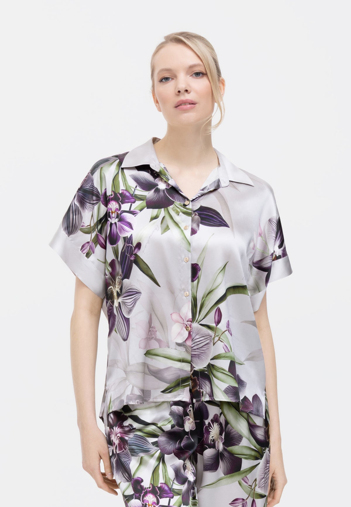 Šilko pižamos palaidinė su sagomis ORCHID WHITE