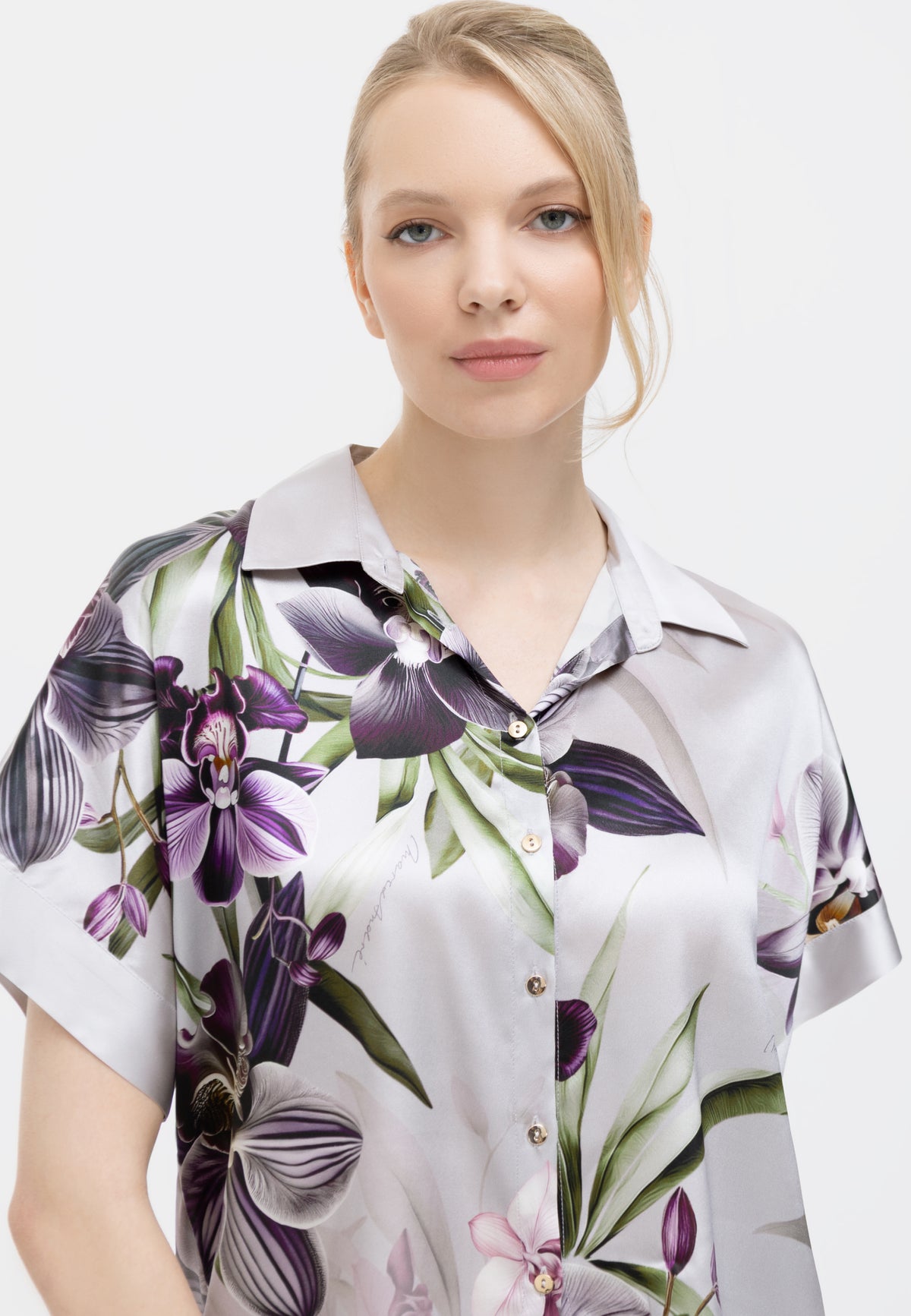 Šilko pižamos palaidinė su sagomis ORCHID WHITE