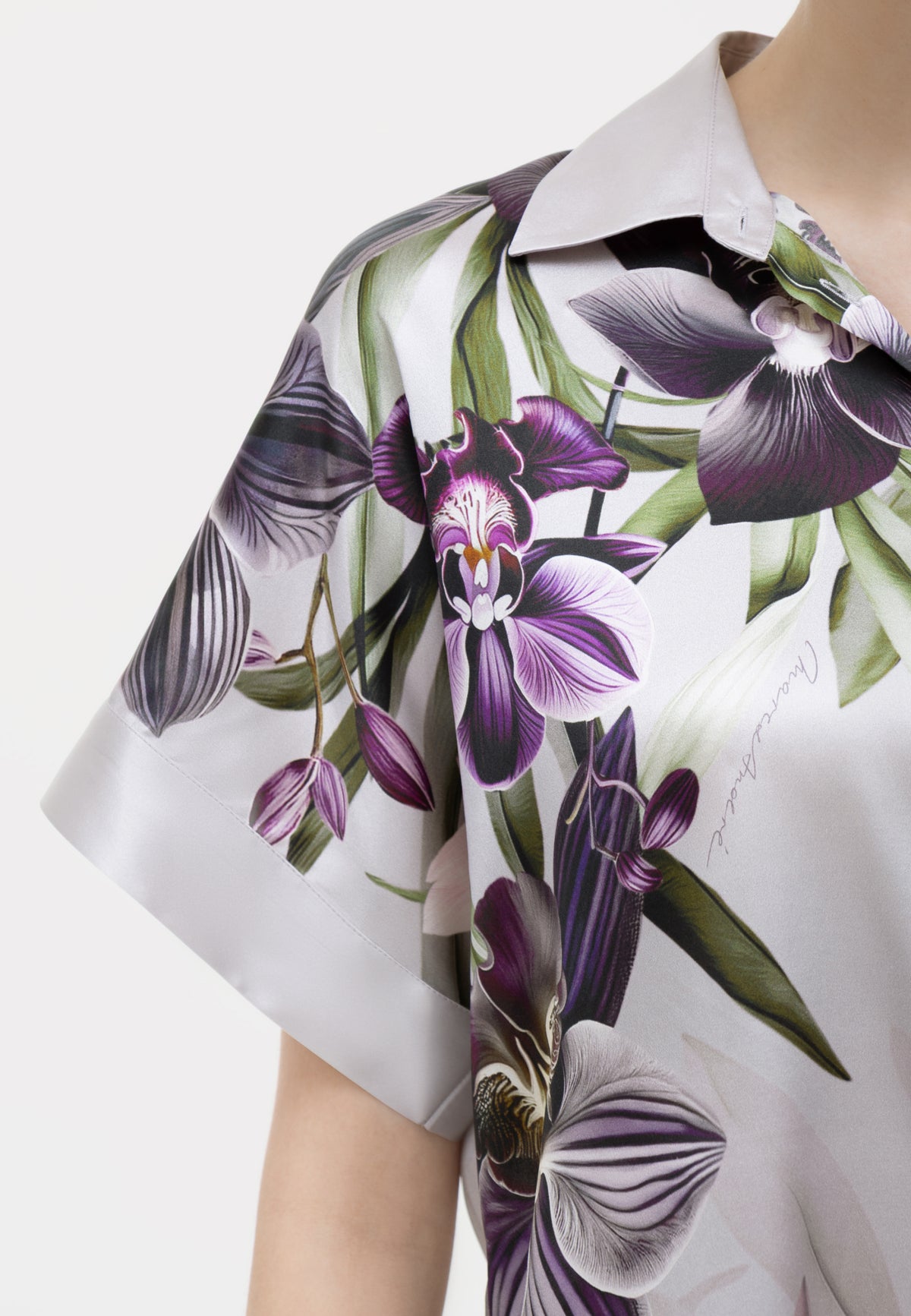 Šilko pižamos palaidinė su sagomis ORCHID WHITE